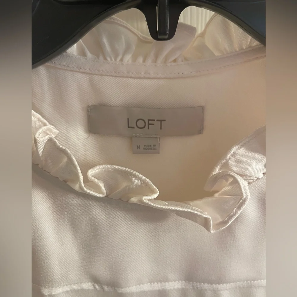 NWOT LOFT sleeveless ruffle neck blouse - Picture 4 of 4